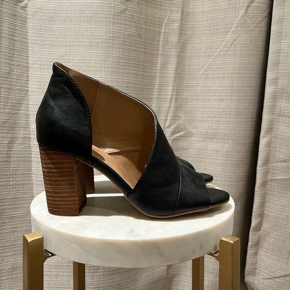 Black (faux) leather high heels, size 7.5 - never worn! - Picture 5 of 13